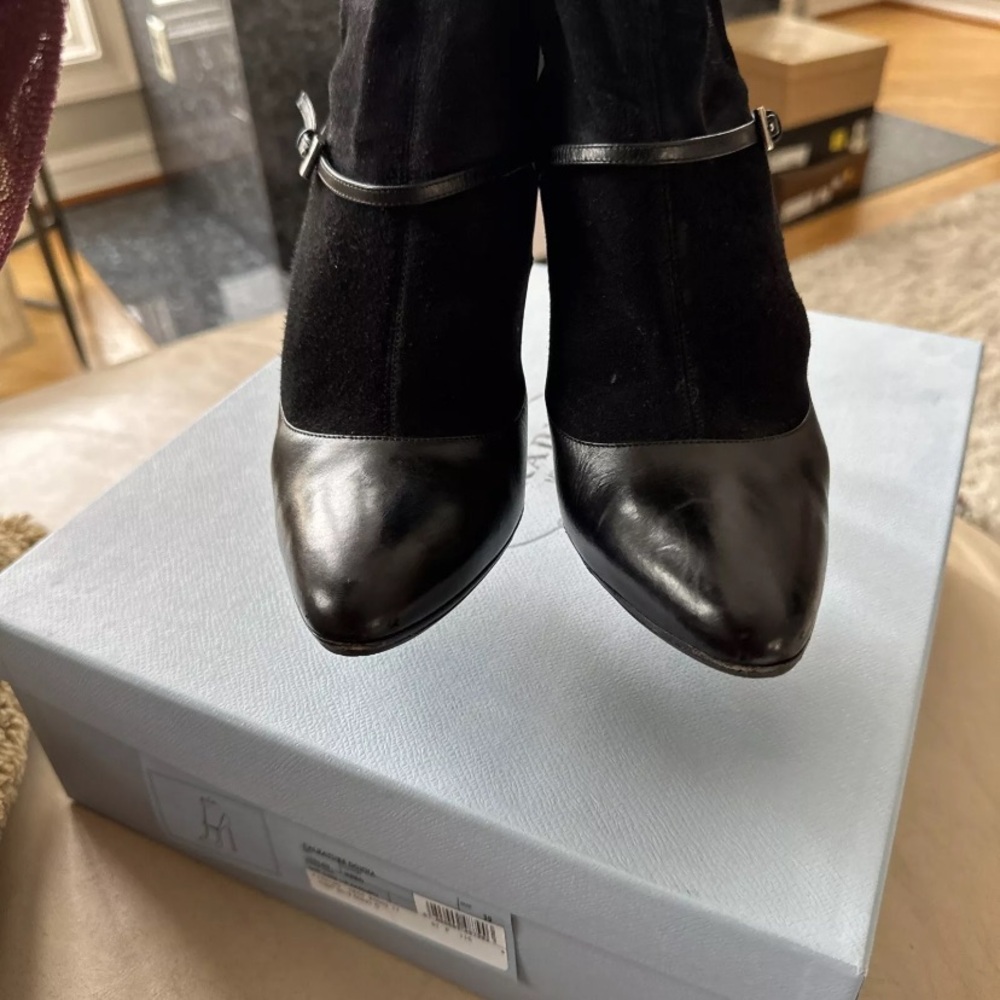 Prada black Leather/suede zip up ankle booties size 39, Sock Style With Strap